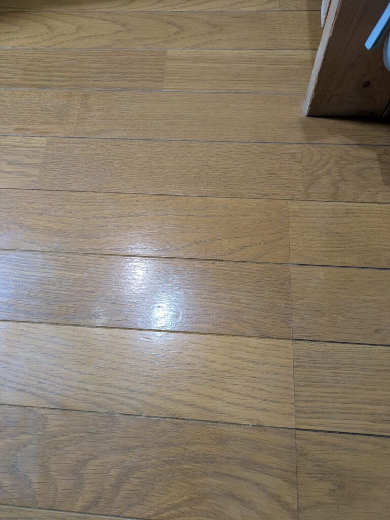 フローリングキズ補修後　横から　突板